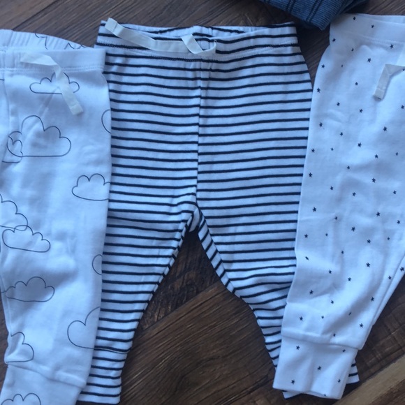NWT GAP BABY Blue Onesis with pants & 3 pair pants white with black all 6-12 mos - Picture 3 of 9